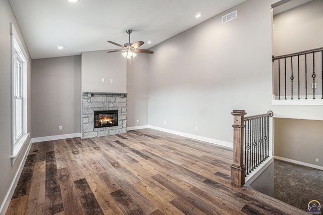 4334 SW Lakeside DR, Topeka, KS 66610