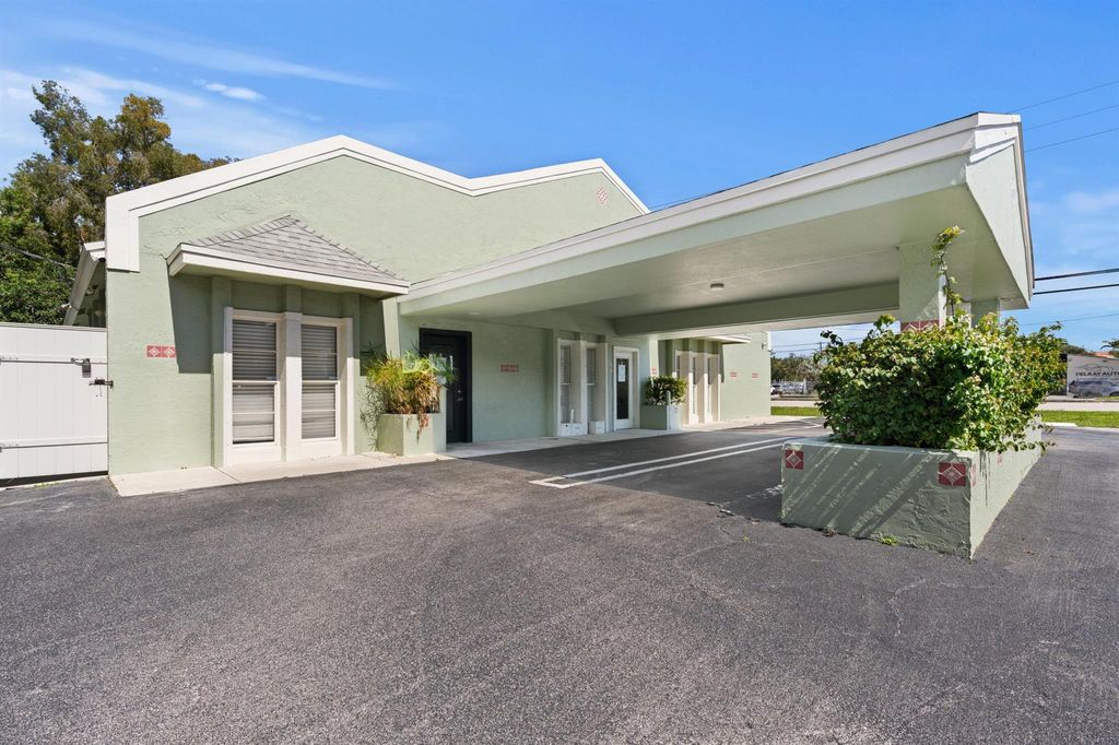 Image 14 of property listing at 13455 S Military Trail, Delray Beach, FL 33484