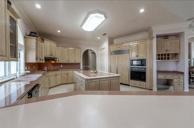 6701 TENNYSON OAKS Lane, Alexandria, LA 71301