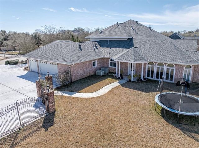 6701 TENNYSON OAKS Lane, Alexandria, LA 71301