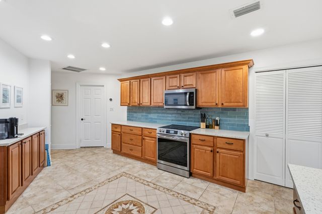 6061 SE Medinah Lane, Stuart, FL 34997