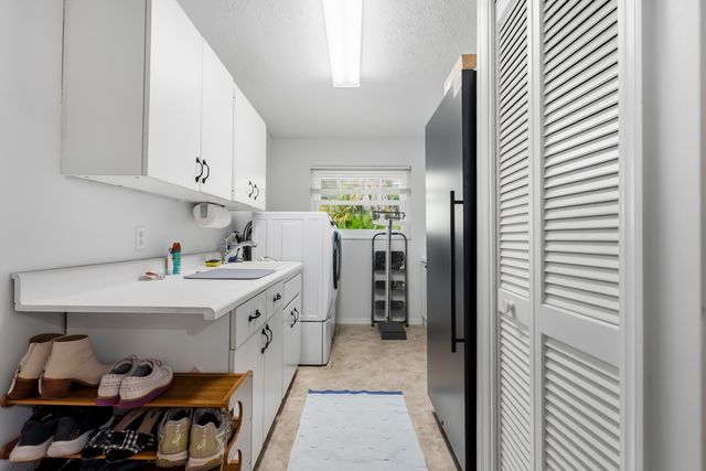 6061 SE Medinah Lane, Stuart, FL 34997