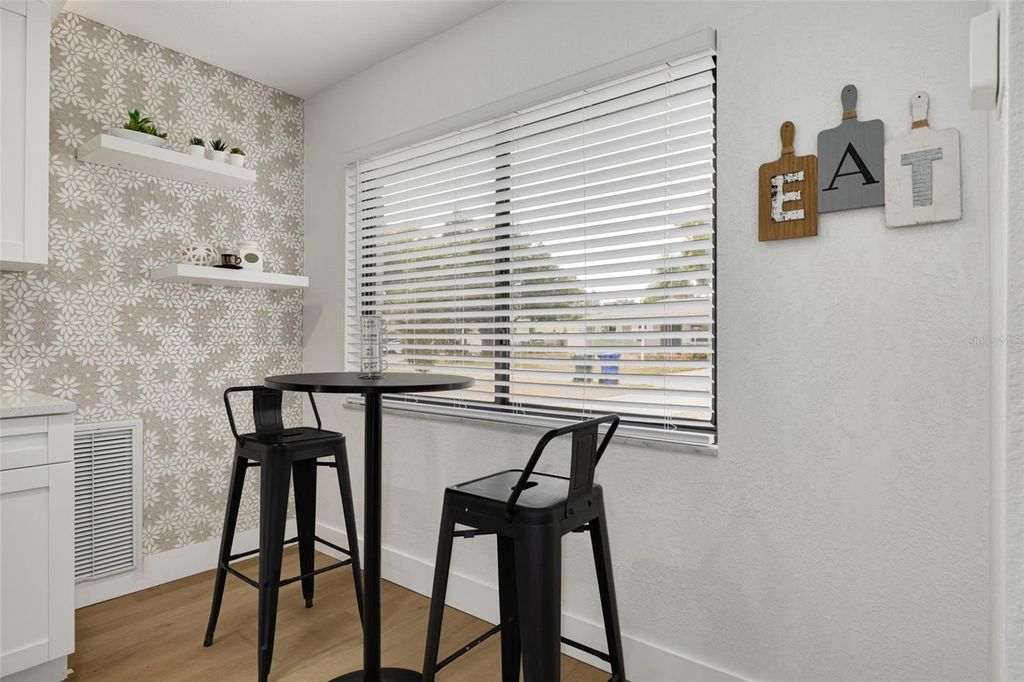 Image 11 of property listing at 1017 EMERSON DRIVE, Dunedin, FL 34698