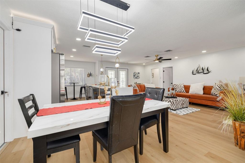 Image 13 of property listing at 1017 EMERSON DRIVE, Dunedin, FL 34698