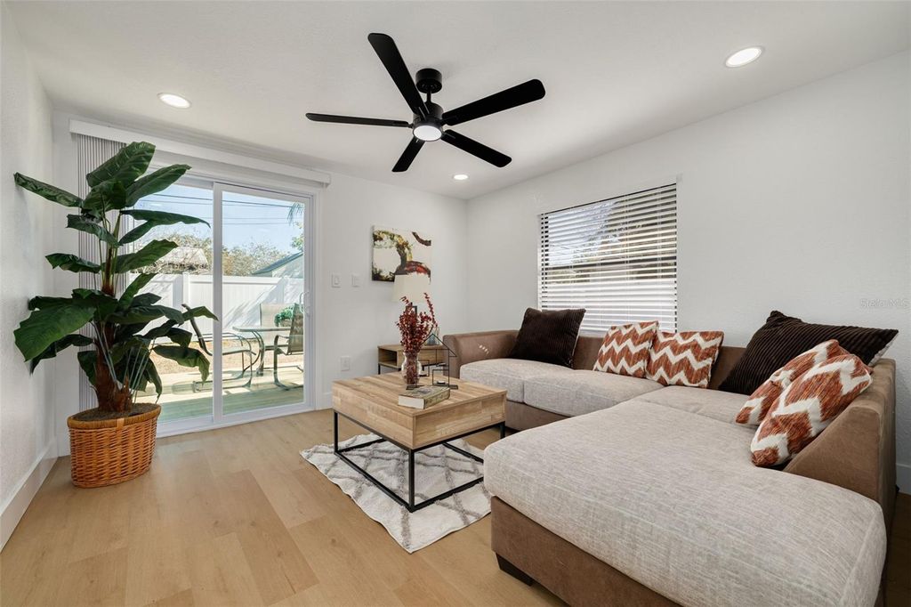 Image 14 of property listing at 1017 EMERSON DRIVE, Dunedin, FL 34698