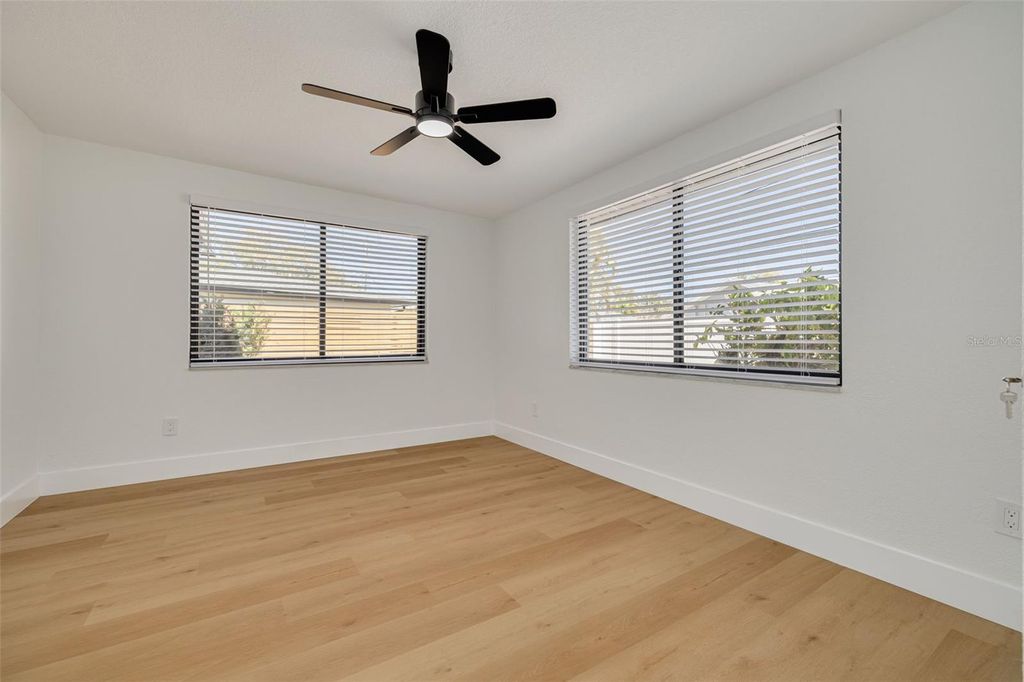 Image 17 of property listing at 1017 EMERSON DRIVE, Dunedin, FL 34698