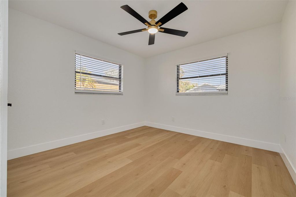 Image 19 of property listing at 1017 EMERSON DRIVE, Dunedin, FL 34698