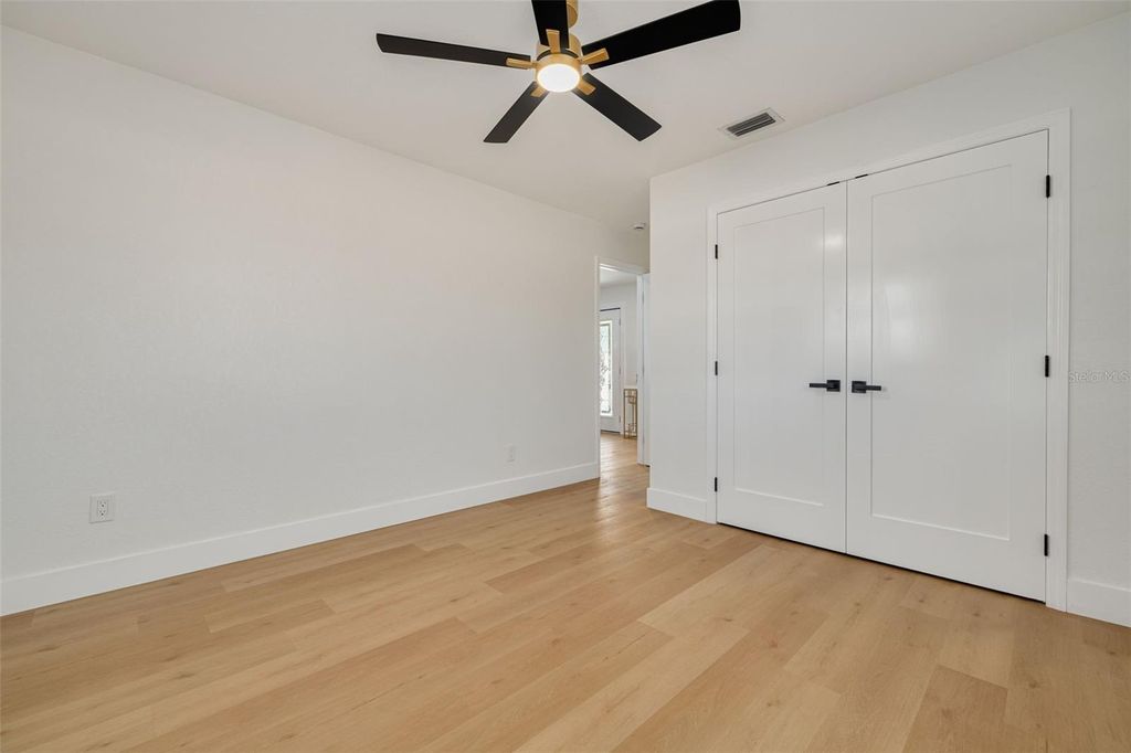 Image 20 of property listing at 1017 EMERSON DRIVE, Dunedin, FL 34698