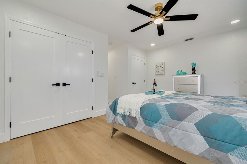 Image 22 of property listing at 1017 EMERSON DRIVE, Dunedin, FL 34698