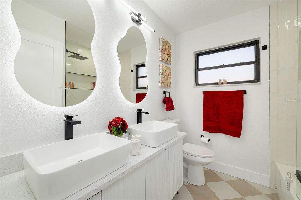 Image 24 of property listing at 1017 EMERSON DRIVE, Dunedin, FL 34698