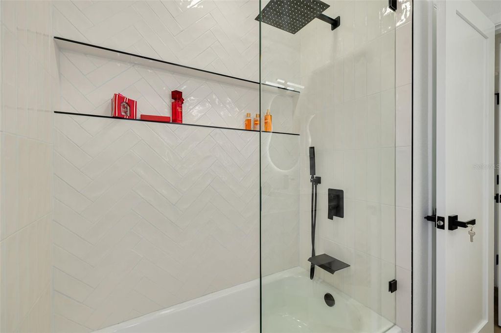 Image 25 of property listing at 1017 EMERSON DRIVE, Dunedin, FL 34698