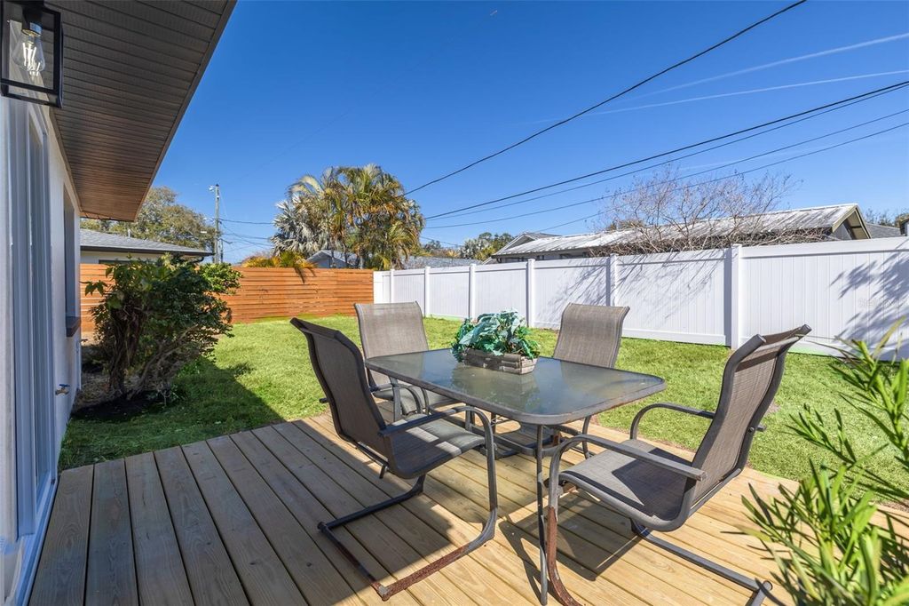 Image 27 of property listing at 1017 EMERSON DRIVE, Dunedin, FL 34698