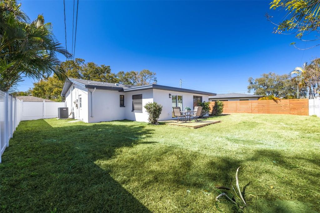 Image 28 of property listing at 1017 EMERSON DRIVE, Dunedin, FL 34698