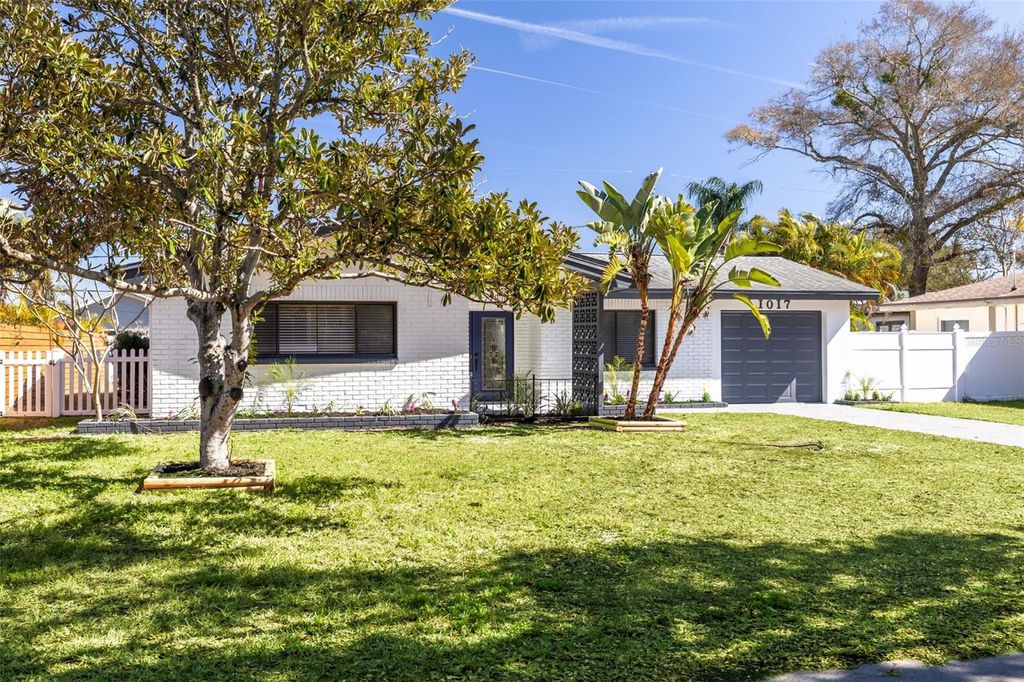 Image 30 of property listing at 1017 EMERSON DRIVE, Dunedin, FL 34698