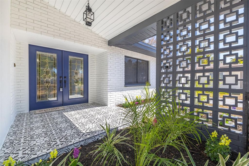 Image 4 of property listing at 1017 EMERSON DRIVE, Dunedin, FL 34698