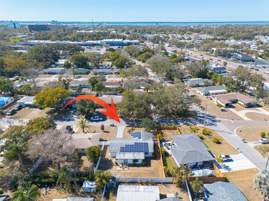 Image 32 of property listing at 1017 EMERSON DRIVE, Dunedin, FL 34698