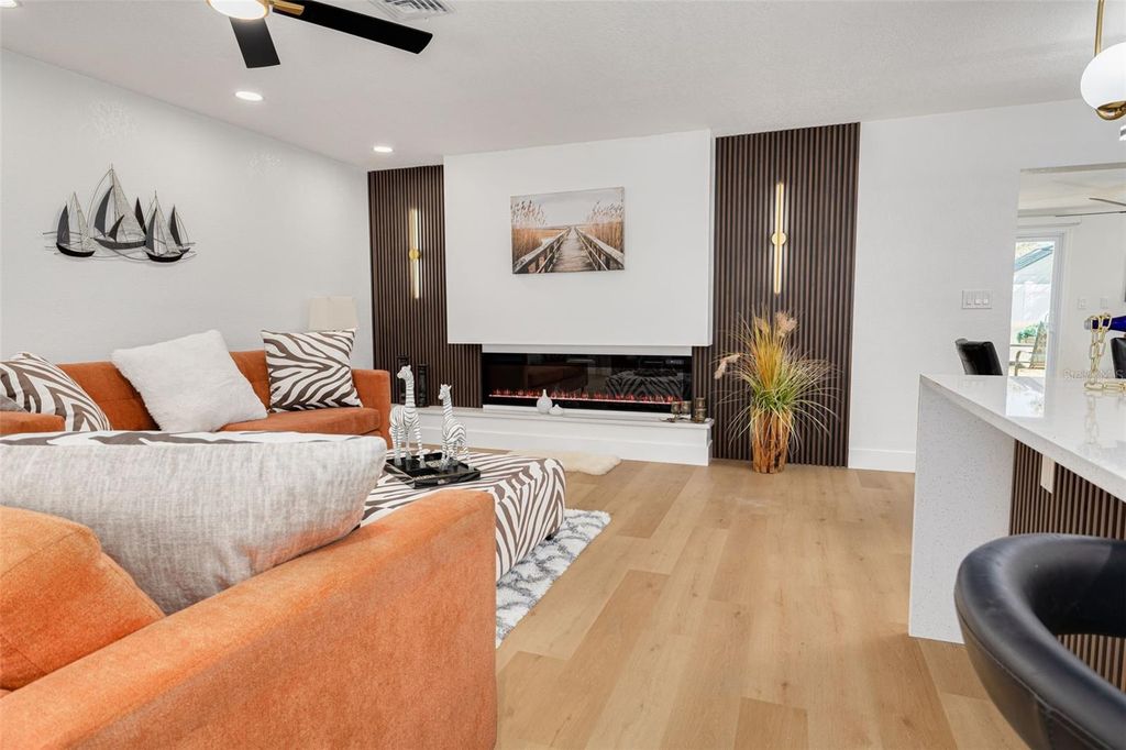 Image 6 of property listing at 1017 EMERSON DRIVE, Dunedin, FL 34698