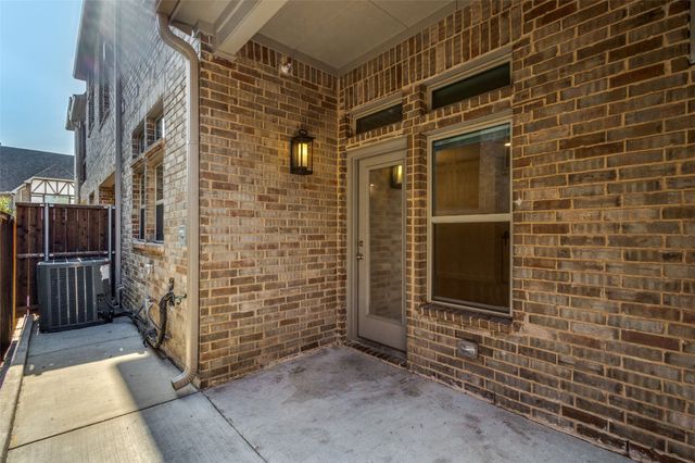 116 Harwood Drive, Lewisville, TX 75067