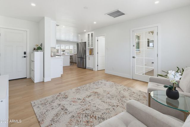 6637 E Hubbell Street, Scottsdale, AZ 85257