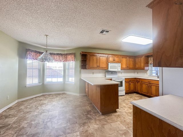 127 WELLINGTON LANE, Wichita Falls, TX 76305