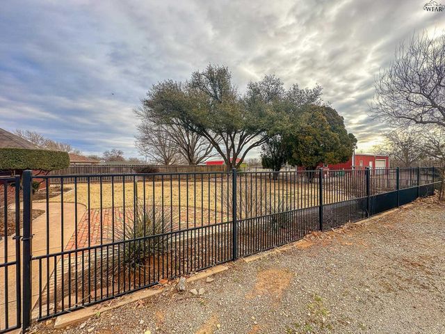 127 WELLINGTON LANE, Wichita Falls, TX 76305