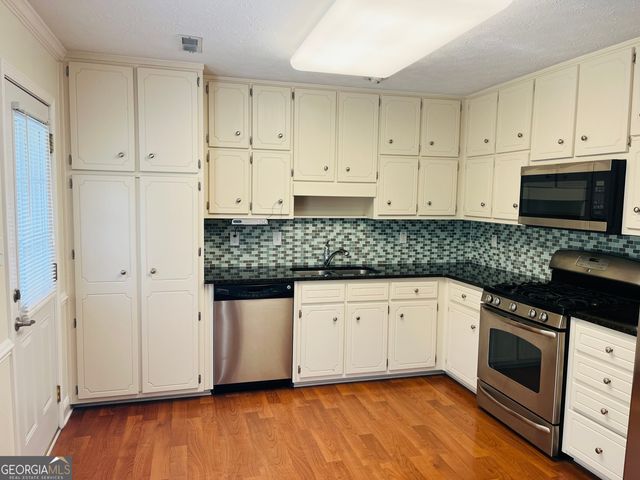 28 Sandstone Drive, Sharpsburg, GA 30277