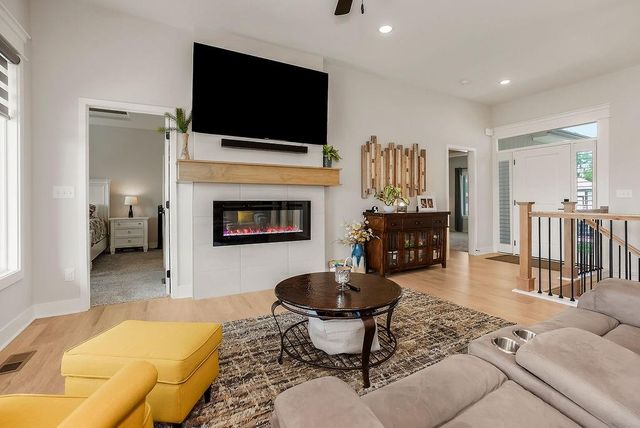 903 NW Crestwood Drive, Grain Valley, MO 64029