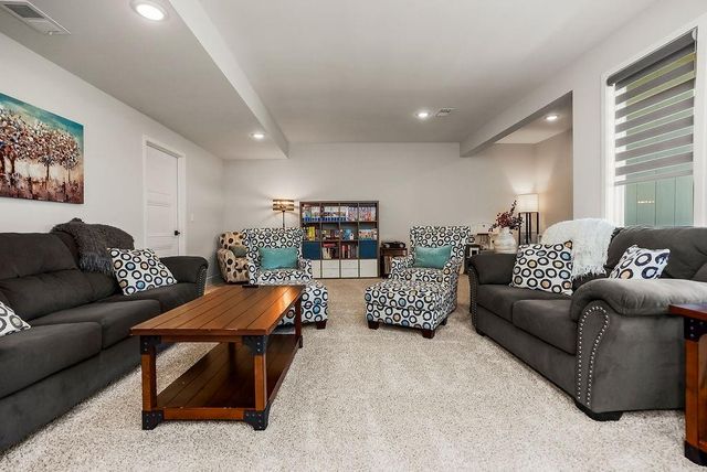 903 NW Crestwood Drive, Grain Valley, MO 64029