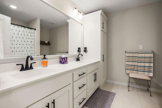 903 NW Crestwood Drive, Grain Valley, MO 64029