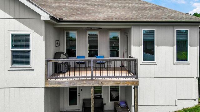 903 NW Crestwood Drive, Grain Valley, MO 64029