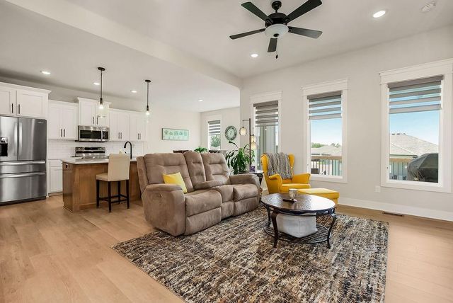 903 NW Crestwood Drive, Grain Valley, MO 64029