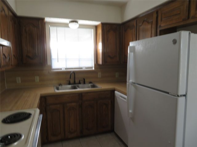 437 Warbler Drive, Desoto, TX 75115