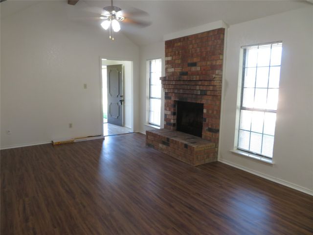 437 Warbler Drive, Desoto, TX 75115