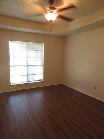 437 Warbler Drive, Desoto, TX 75115