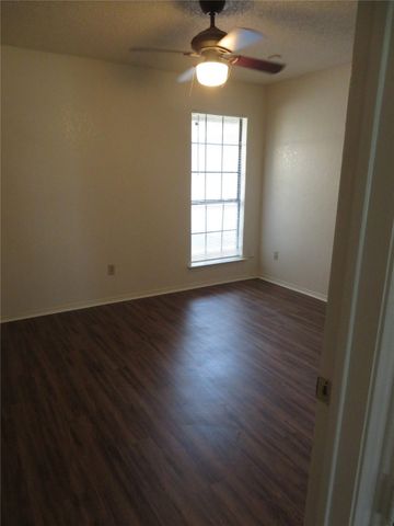437 Warbler Drive, Desoto, TX 75115
