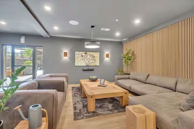 635 7th Ave S Apt 606, Nashville, TN 37203