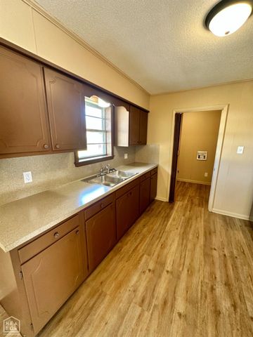 2905 Robinson, Newport, AR 72112