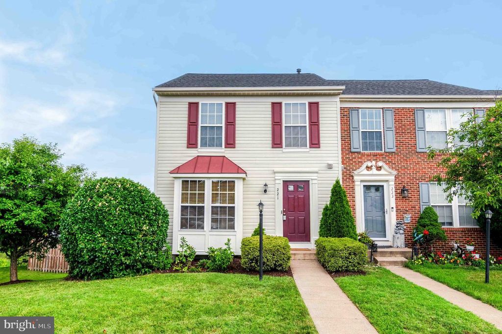 221 SHIRLEY SQ SE, Leesburg, VA 20175