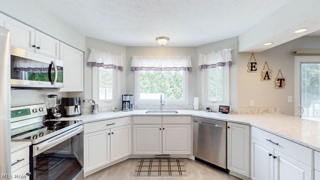 445 Blossom Circle, Tallmadge, OH 44278