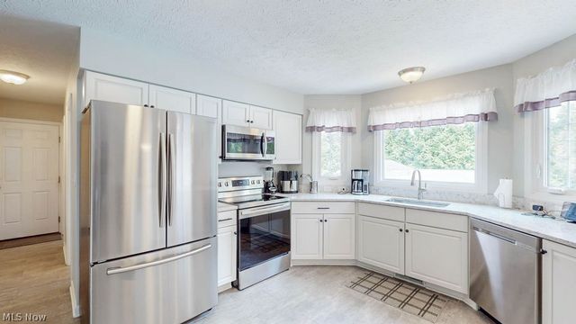 445 Blossom Circle, Tallmadge, OH 44278