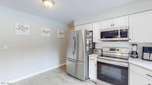 445 Blossom Circle, Tallmadge, OH 44278