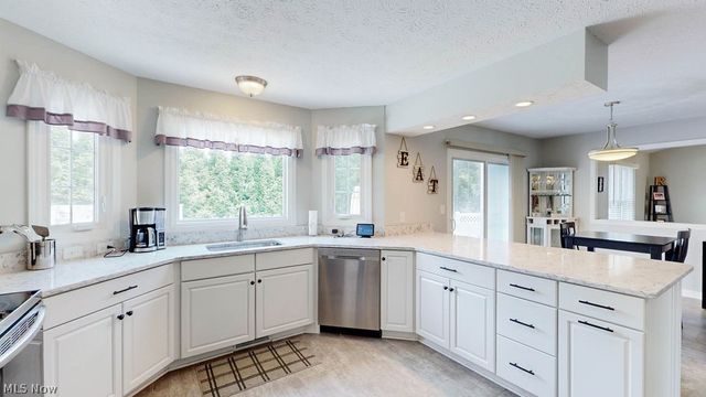 445 Blossom Circle, Tallmadge, OH 44278