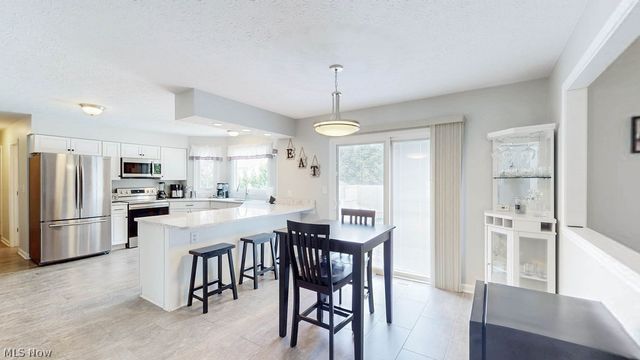 445 Blossom Circle, Tallmadge, OH 44278