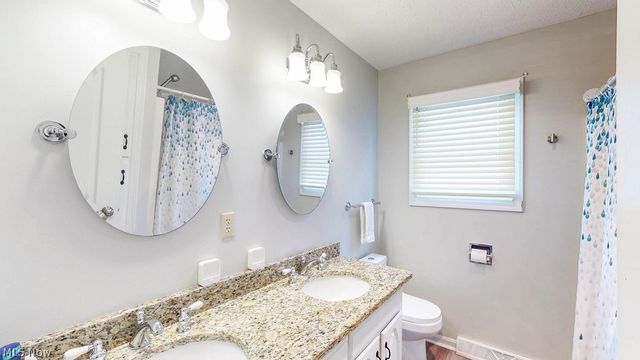 445 Blossom Circle, Tallmadge, OH 44278
