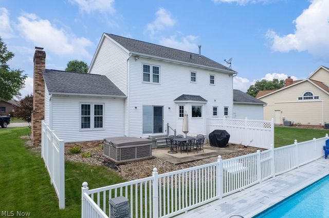 445 Blossom Circle, Tallmadge, OH 44278