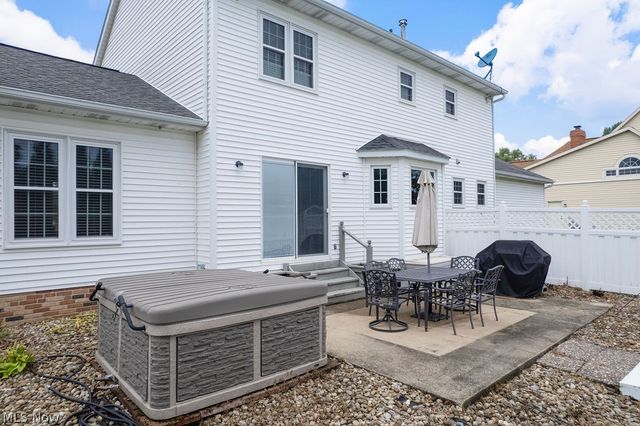 445 Blossom Circle, Tallmadge, OH 44278
