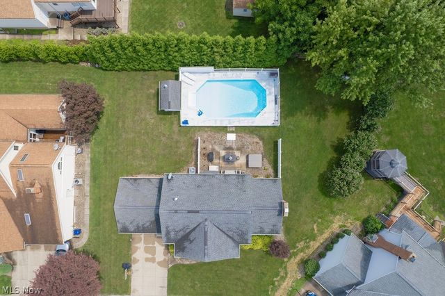 445 Blossom Circle, Tallmadge, OH 44278