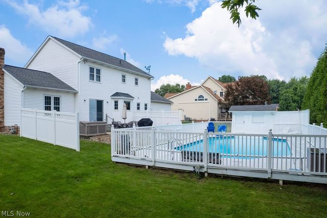 445 Blossom Circle, Tallmadge, OH 44278