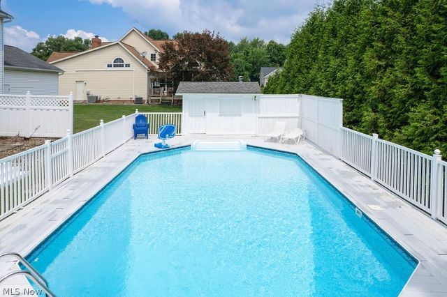 445 Blossom Circle, Tallmadge, OH 44278