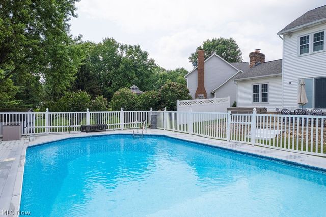 445 Blossom Circle, Tallmadge, OH 44278